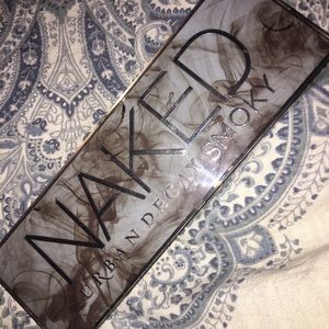 Urban Decay Naked Smoky Palette